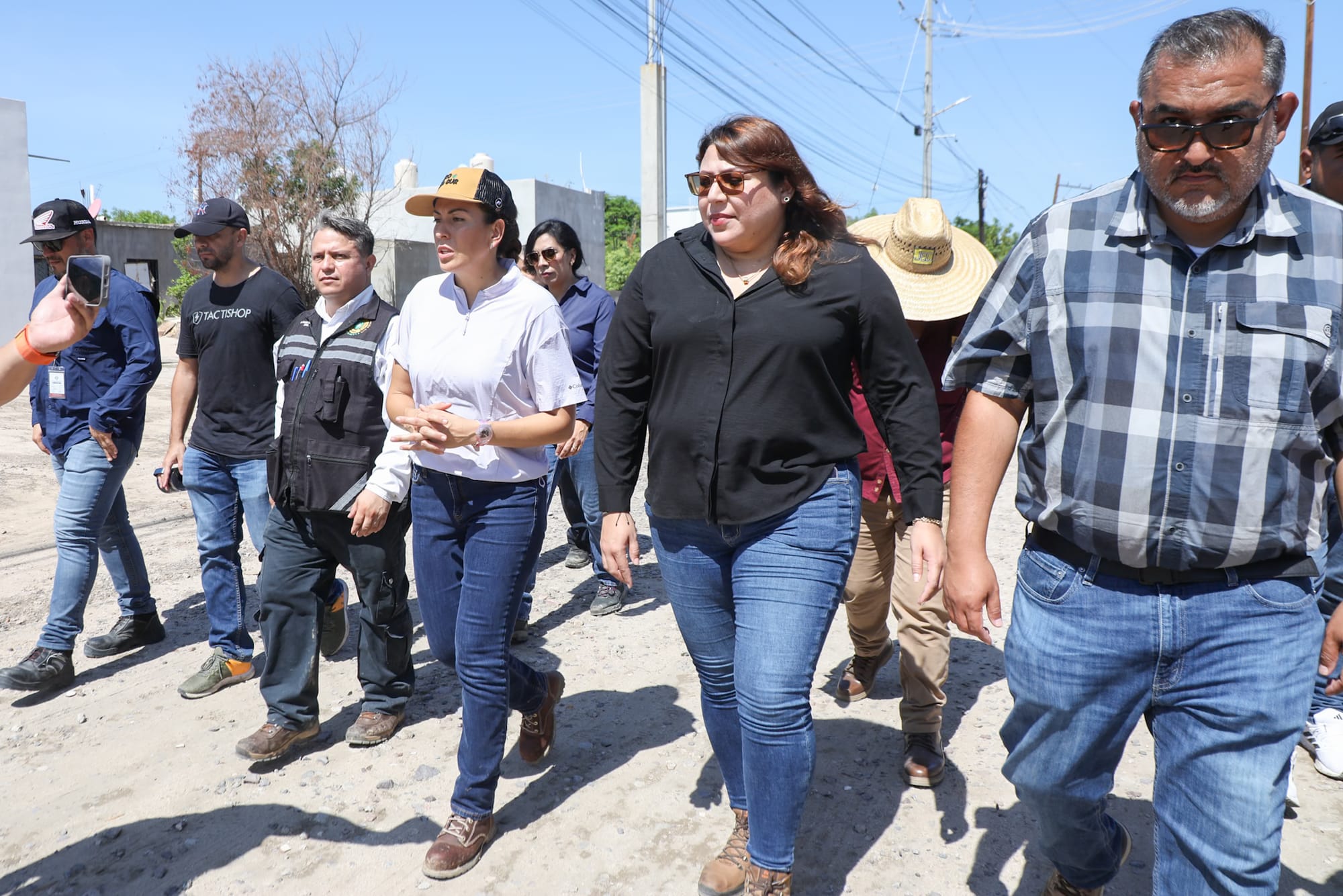 Recorre Milena Quiroga zonas afectadas por lluvias y supervisa trabajos de limpieza y rehabilitación