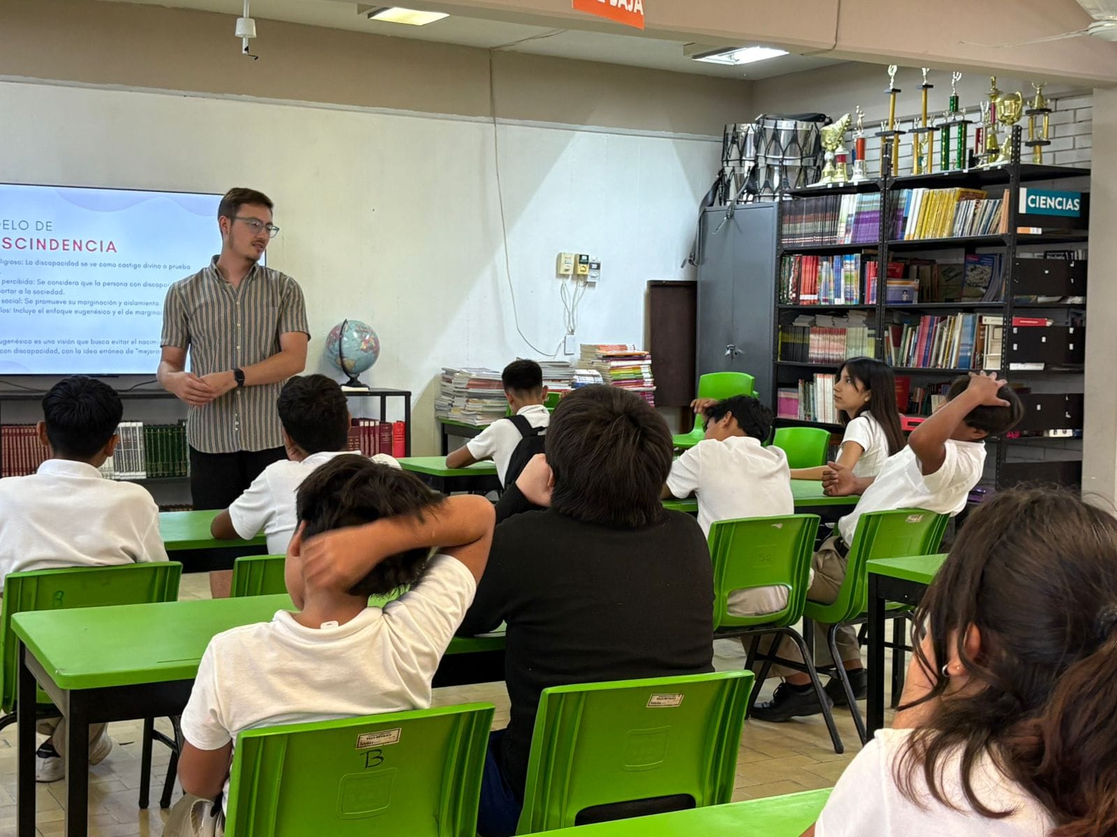 Sensibilizan a estudiantes de secundaria con charlas sobre discapacidad, diversidad sexual y género