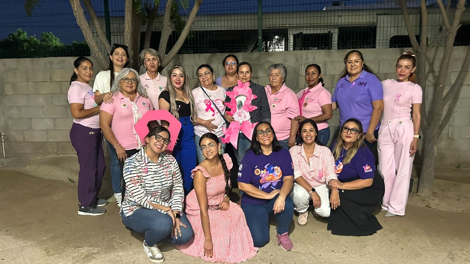 Promueve Ayuntamiento de La Paz prevención del cáncer de mama con encuentro de mujeres