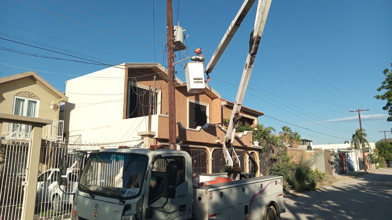Repara Servicios Públicos Municipales 280 luminarias en La Paz