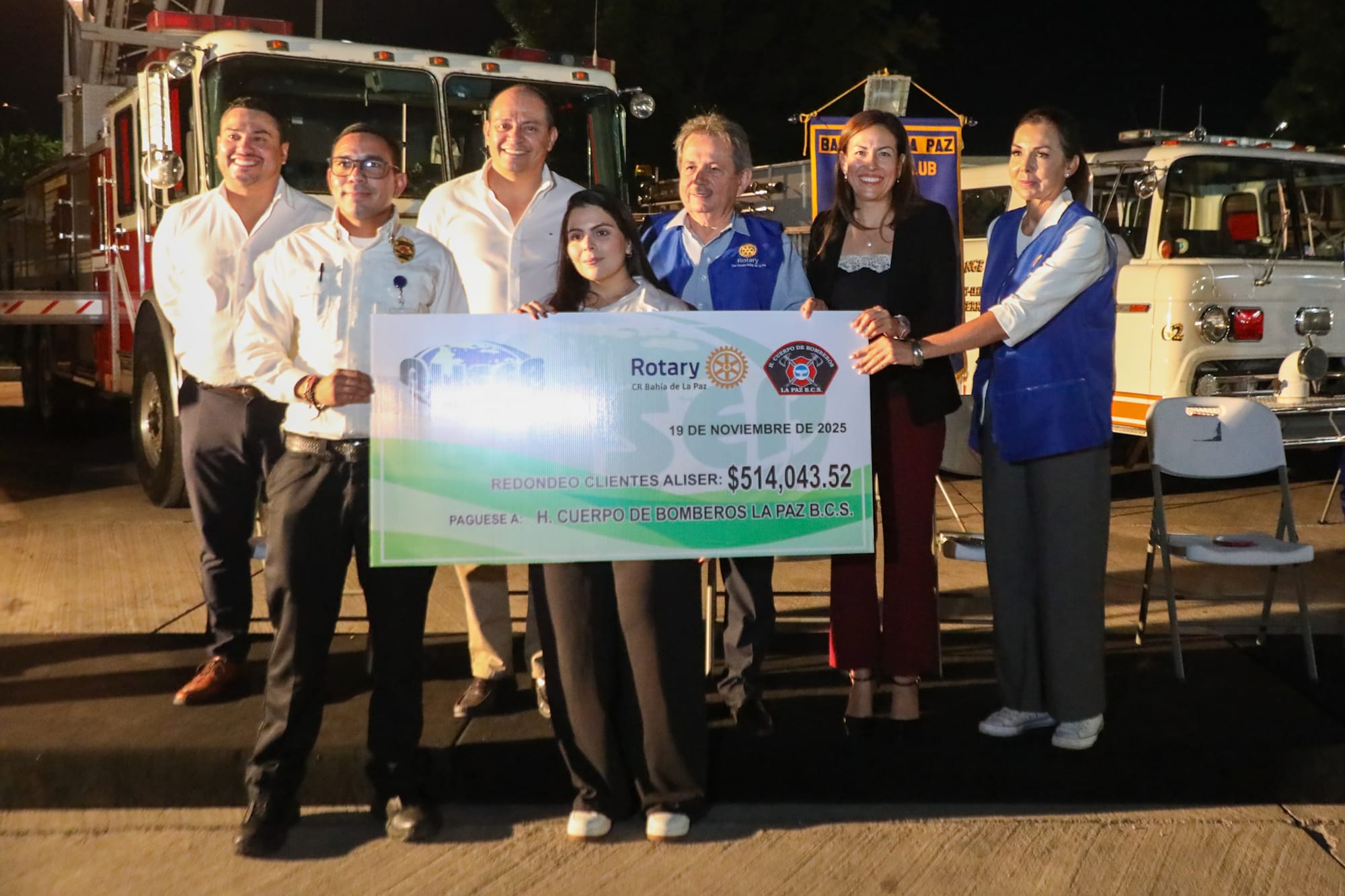 Recibe Bomberos de La Paz donativo del programa de redondeo en tiendas Aliser