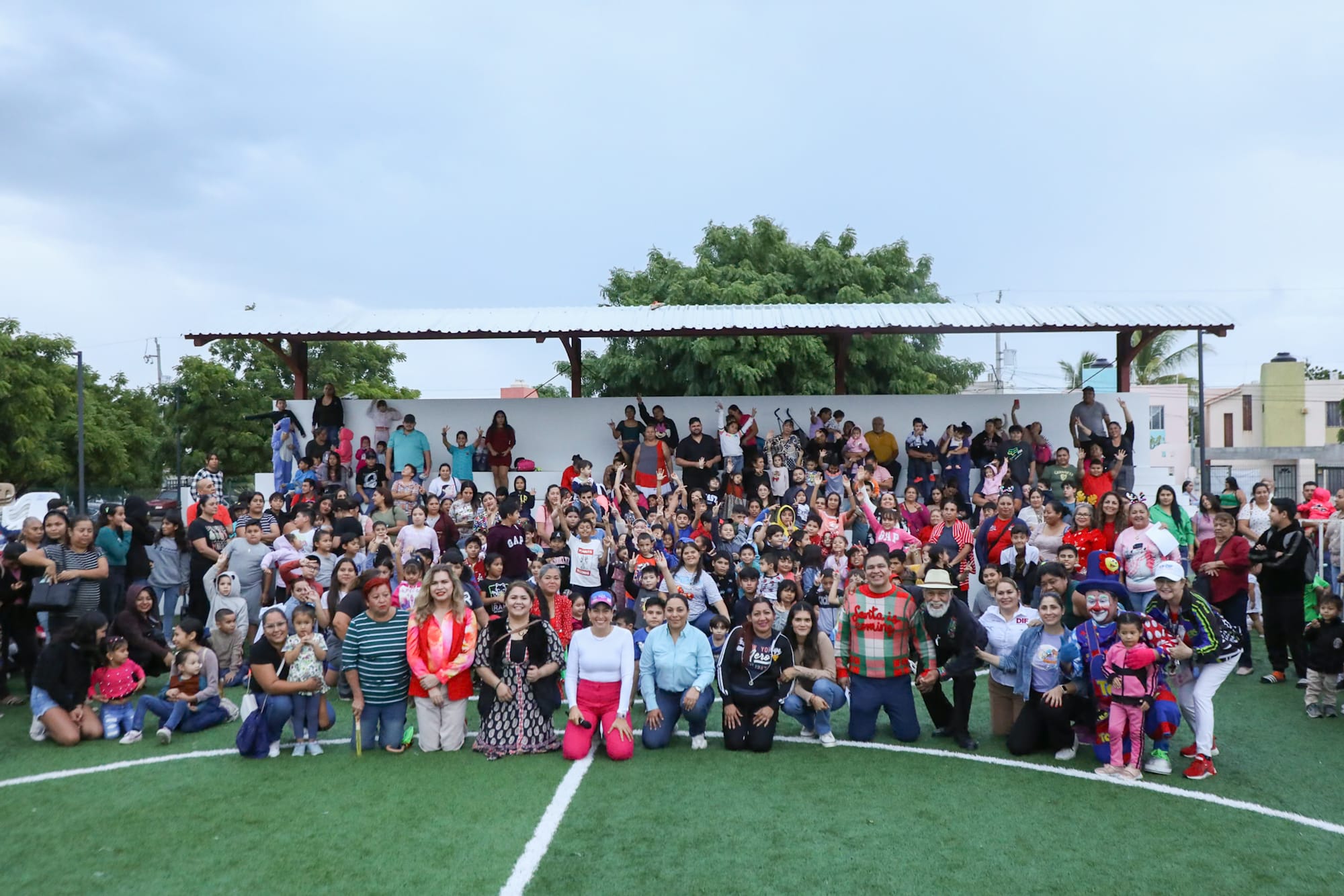 Milena Quiroga encabeza la segunda posada navideña en el Fraccionamiento San Carlos