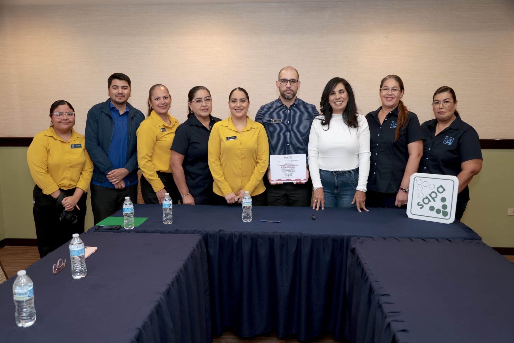 Entrega OOMSAPAS La Paz primera insignia “Tiburón Ballena” por cuidado del agua en hoteles