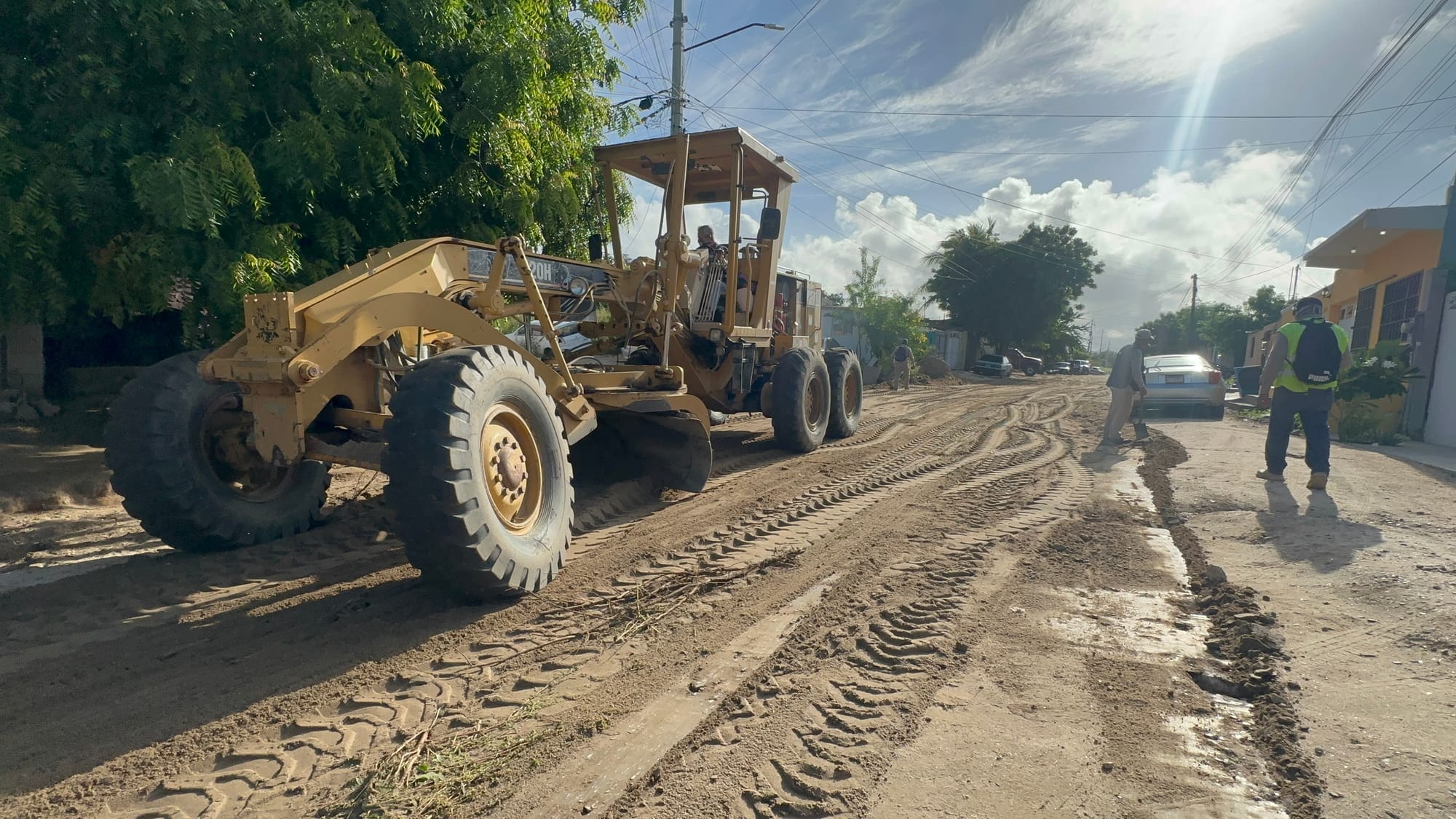 Realiza Servicios Públicos nivelación de más de 300 kilómetros de accesos alternos en La Paz