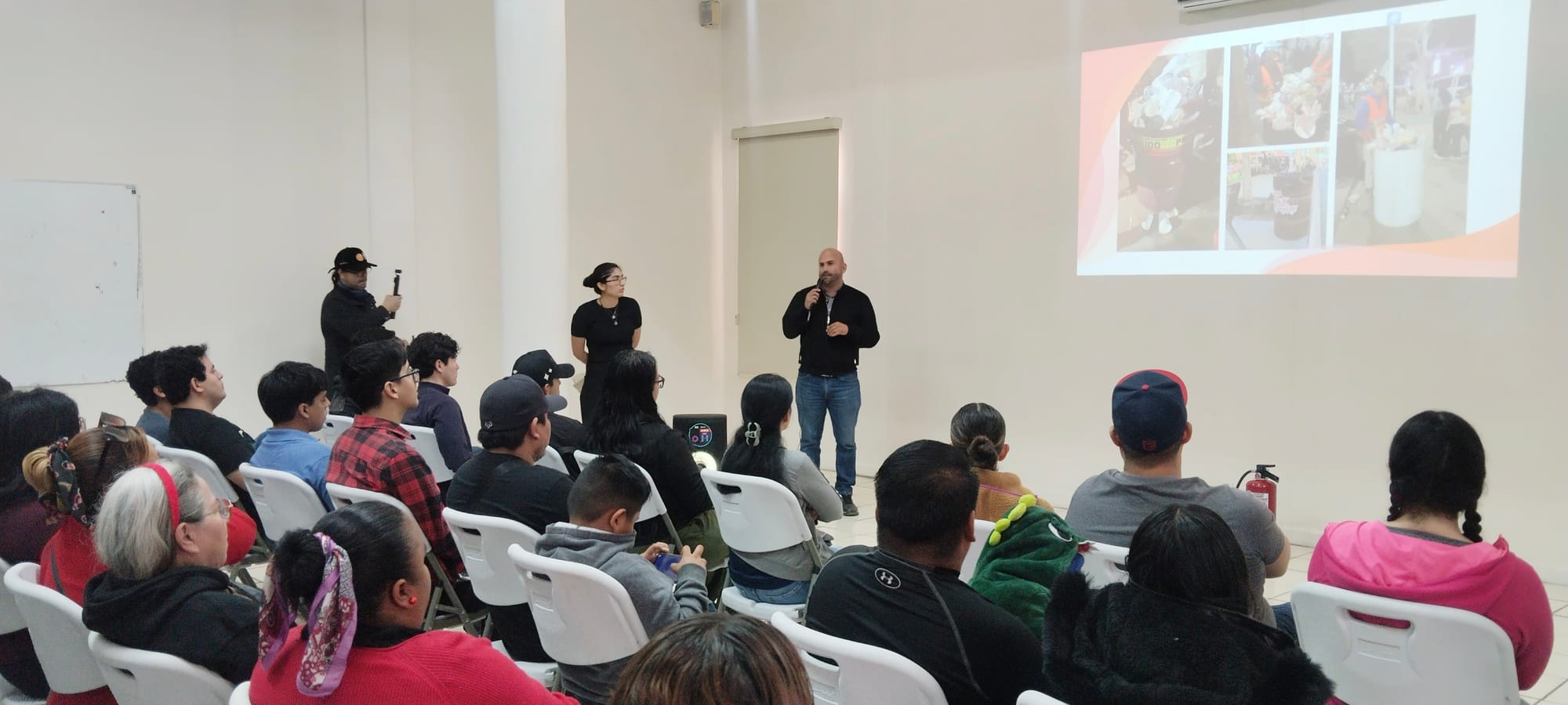 Capacitan a comerciantes del Carnaval La Paz 2026 sobre el manejo de residuos