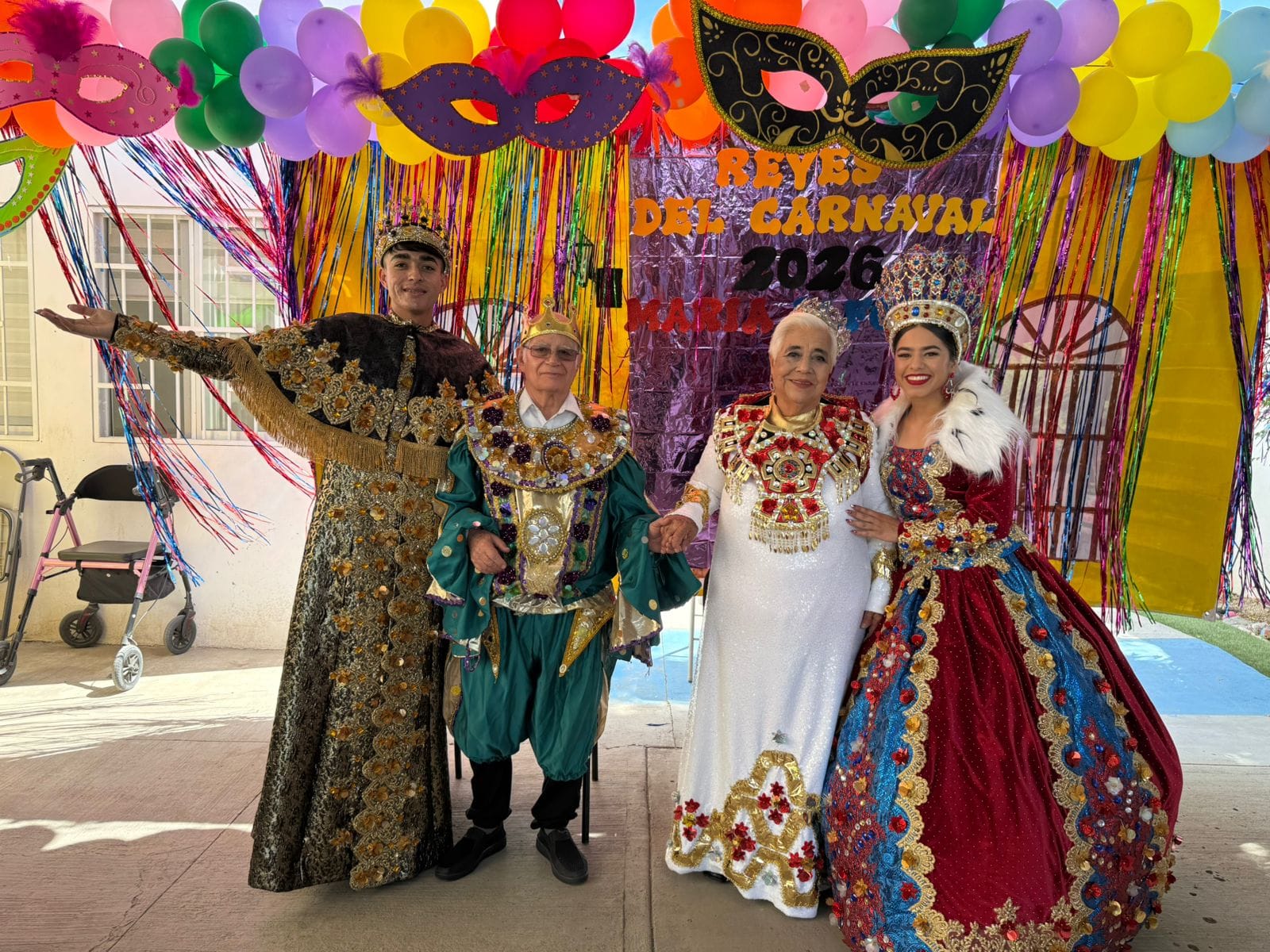 Adultos mayores celebran el Carnaval La Paz 2026 en la Casa de Día Santa Fe