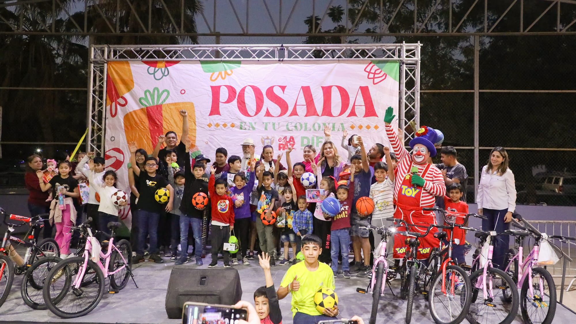 Celebra Milena Quiroga posada navideña con vecinas y vecinos de Solidaridad