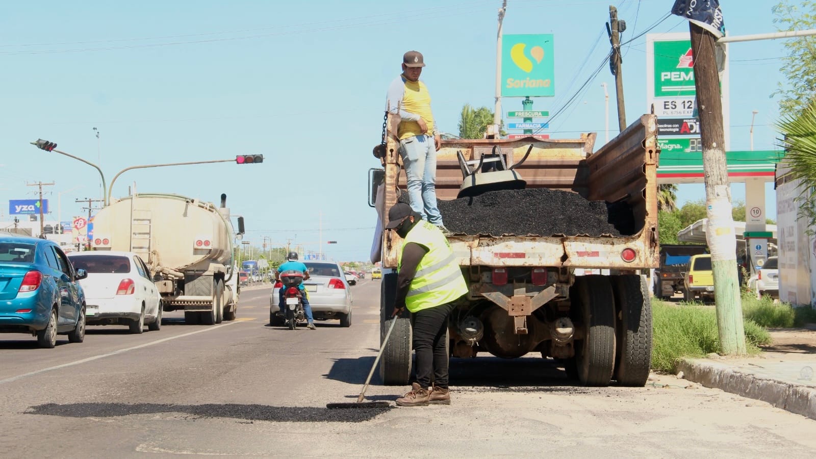 Refuerza Servicios Públicos Municipales labores de bacheo en el último cuatrimestre del año