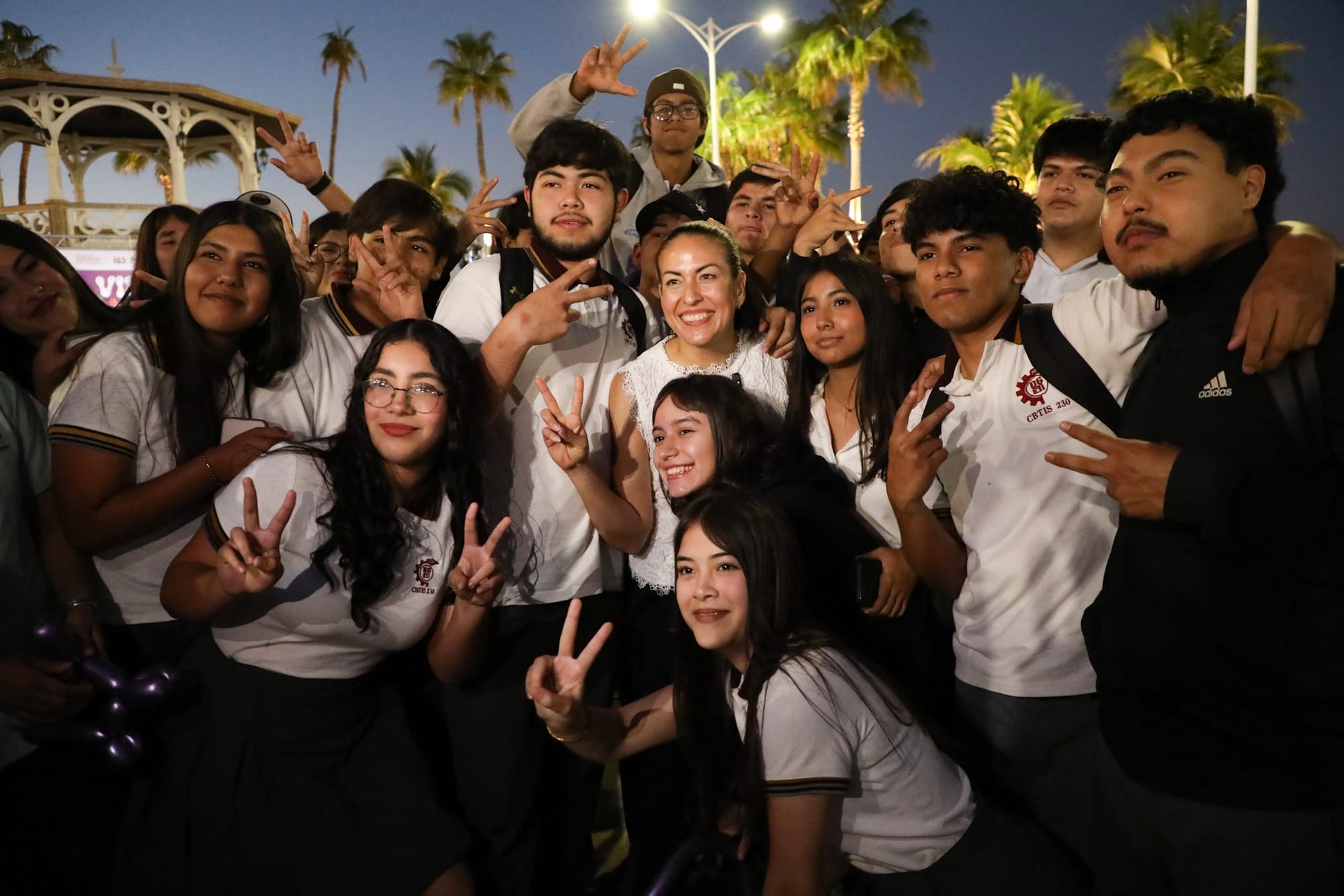 Reflexiona Milena Quiroga con jóvenes paceños sobre la libertad y el respeto