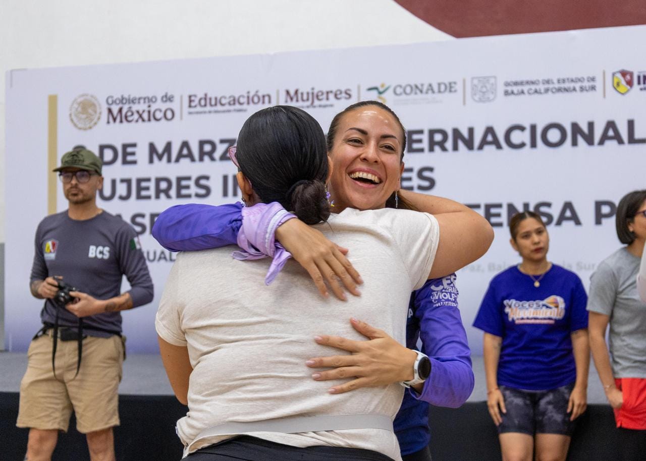 Milena Quiroga se suma a mujeres de La Paz en la Clase Nacional de Defensa Personal por el 8M