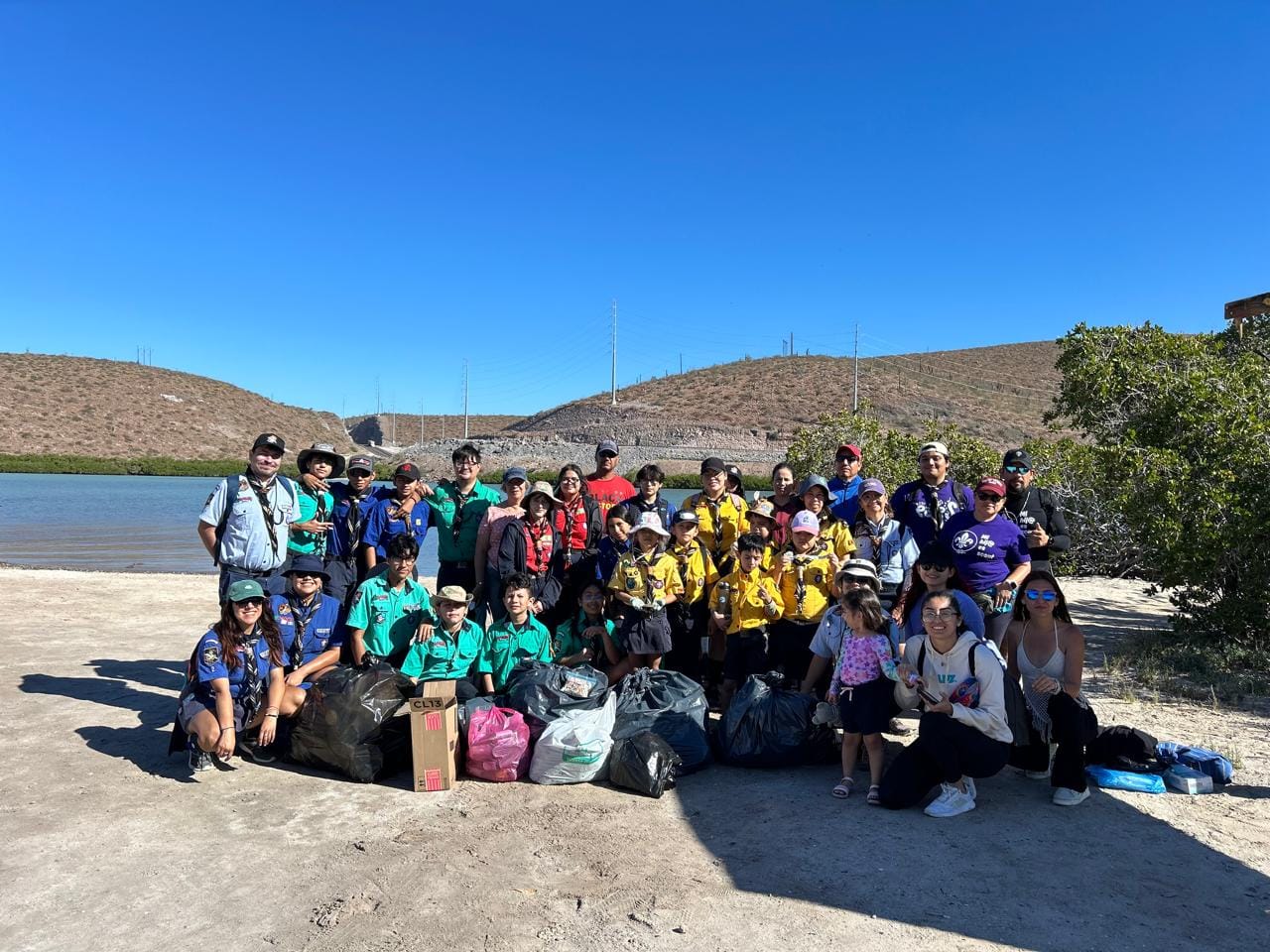 Realizan jornada de limpieza en playa El Paceño en coordinación con el Grupo Scout 2 “Albatros”