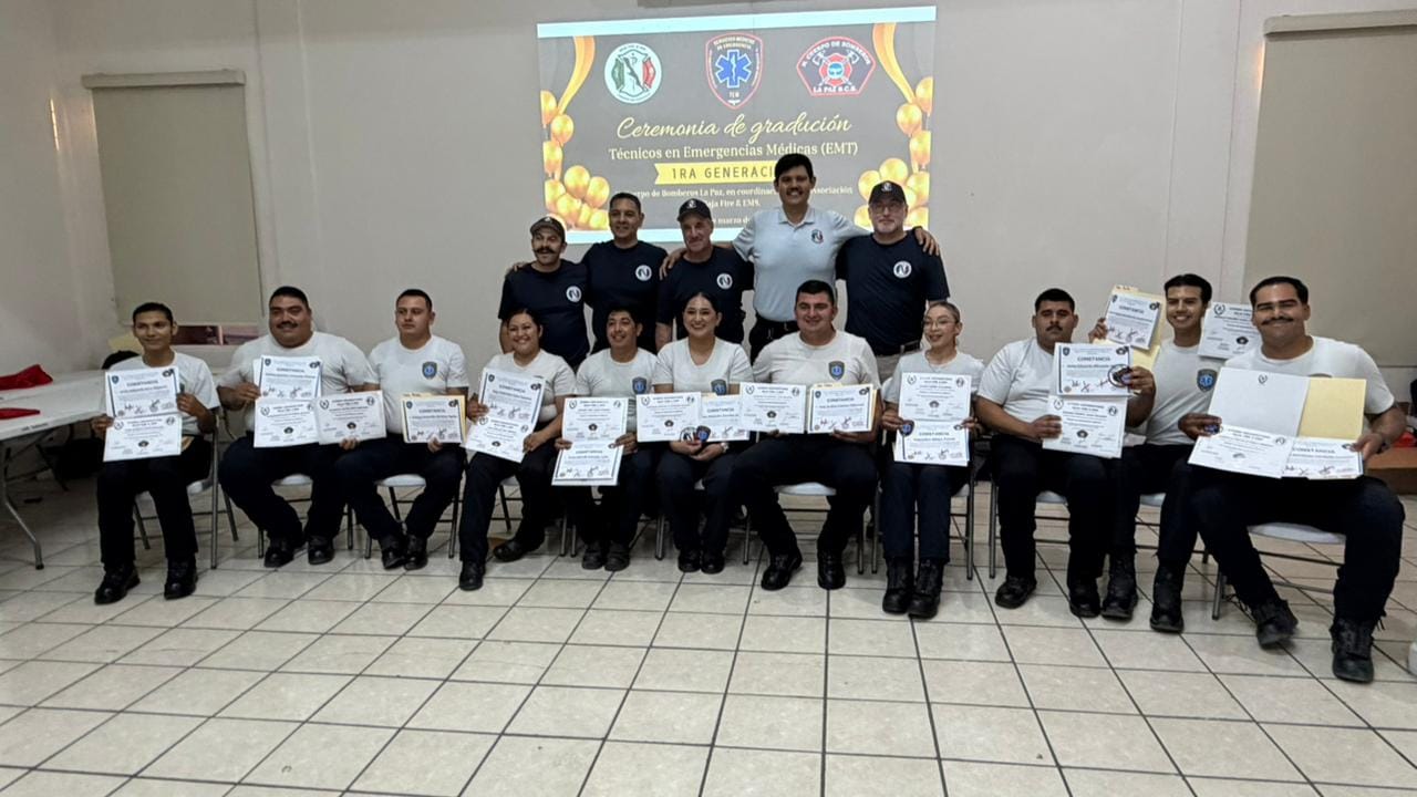 Egresa 1ra generación de Técnicos en Emergencias Médicas de Bomberos de La Paz