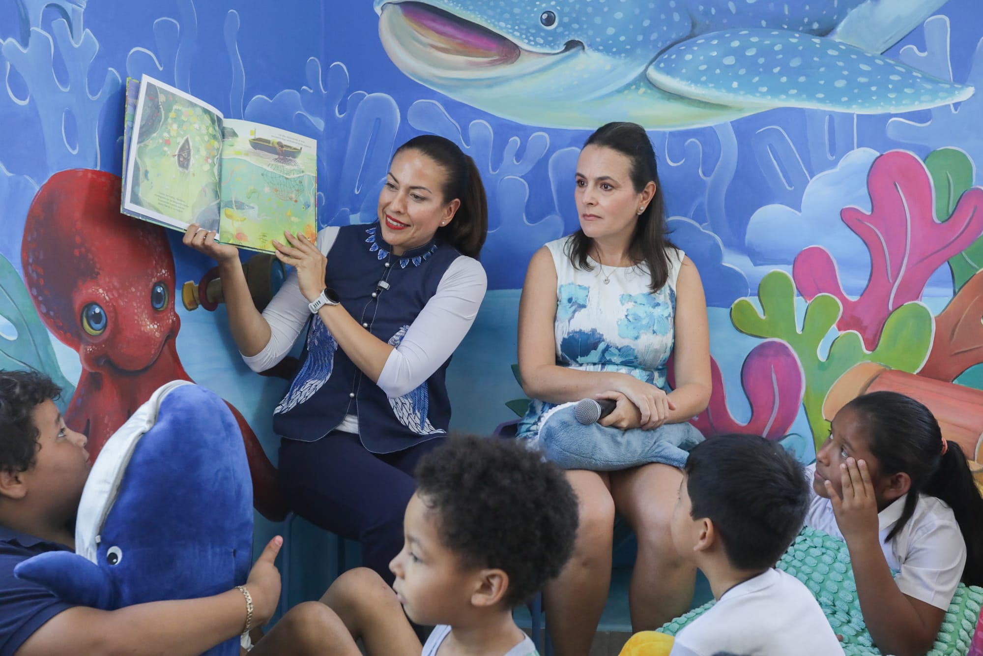 Milena Quiroga inaugura la sexta biblioteca infantil “Abrapalabra” en La Paz