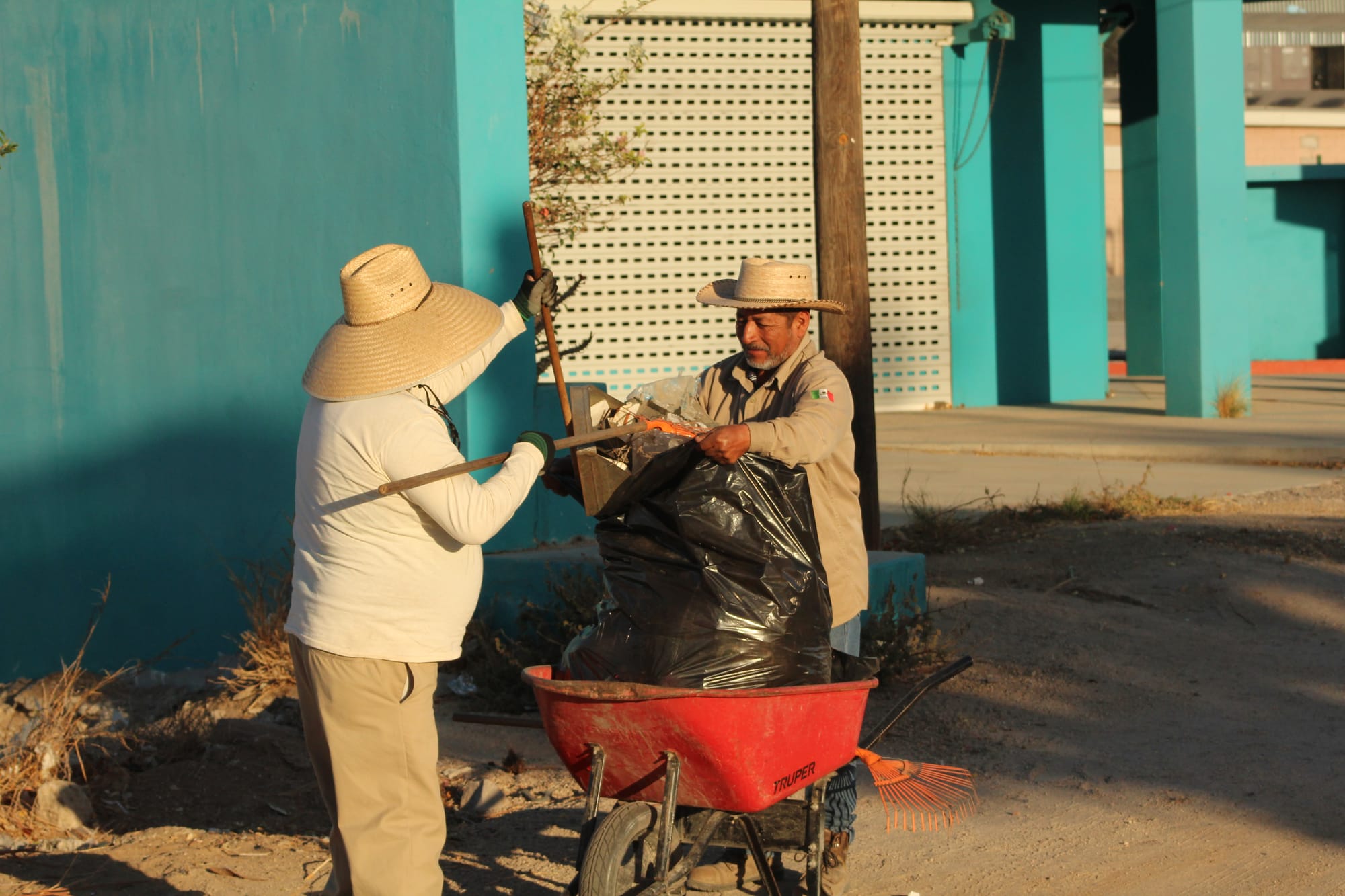 Servicios Públicos realiza limpieza en carreteras en la ciudad