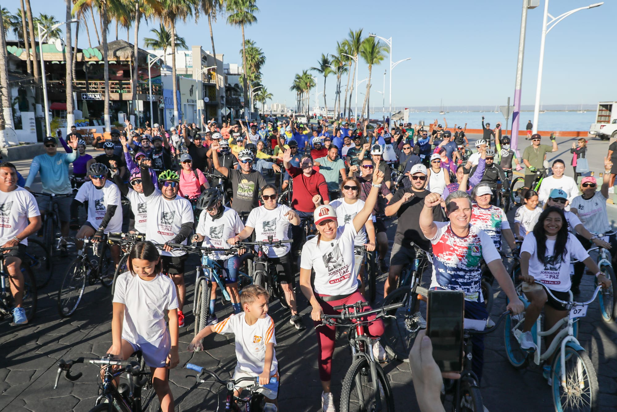 Milena Quiroga impulsa la paz y la vida saludable con rodada junto a más de 200 paceños
