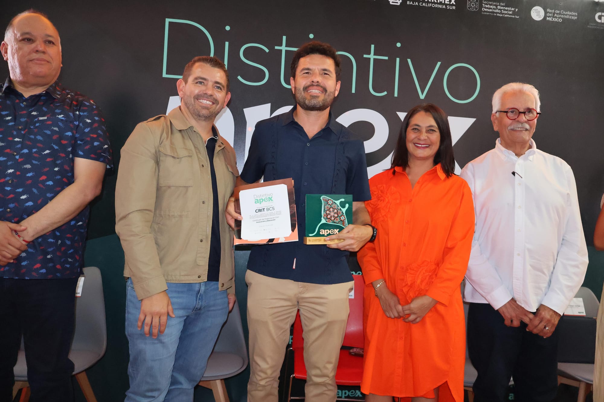 Entregan distintivo APEX 2025 a empresarios de La Paz