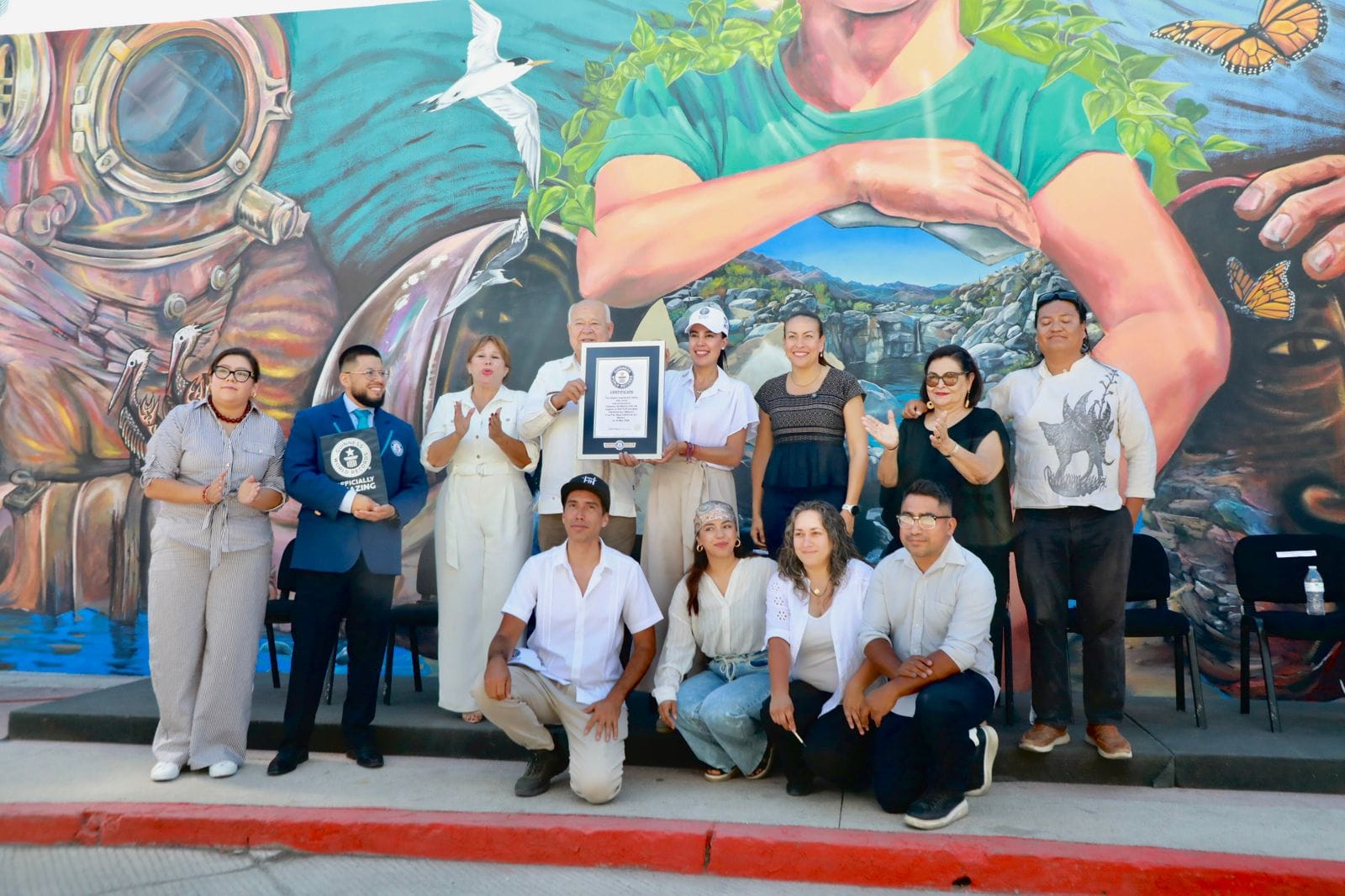 Celebra Milena Quiroga histórico Récord Guinness para La Paz con mural interactivo de fútbol