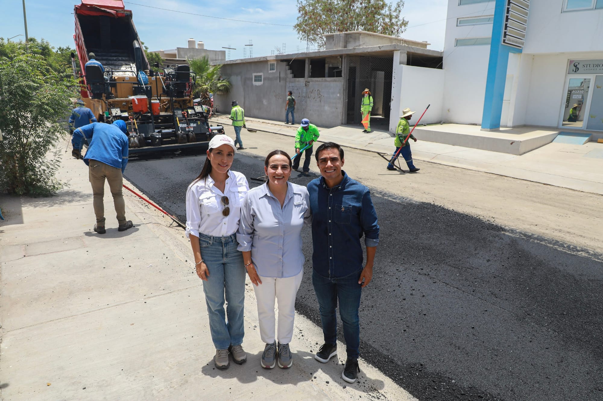 Avanza pavimentación de Villa Natalia en un 45%