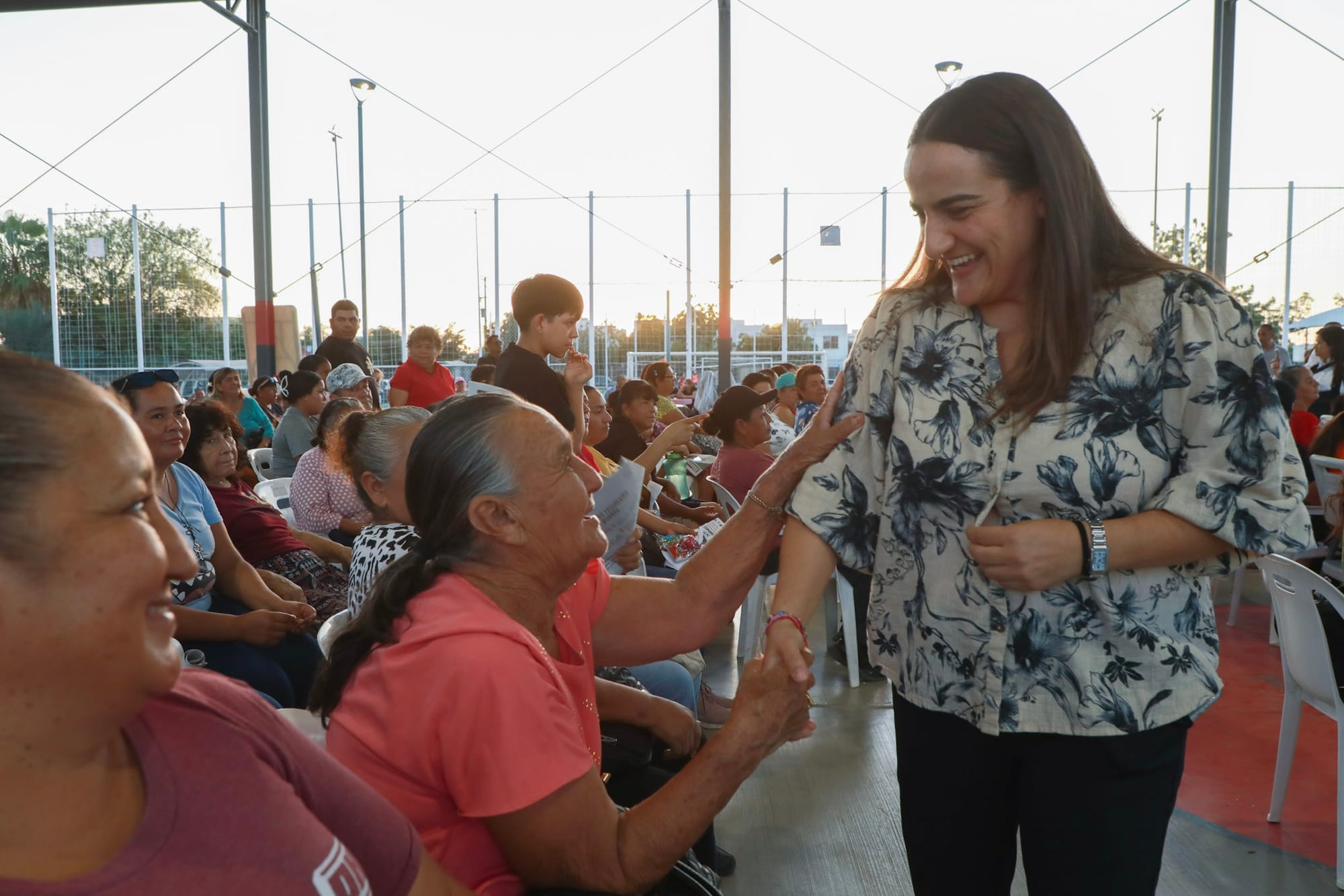 Atiende Ayuntamiento de La Paz a familias de Miramar con “Presidenta en tu Barrio”