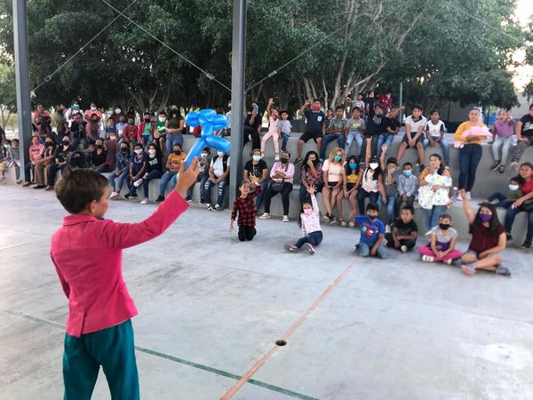 Exitosa presentación del espectáculo
circense en la zona rural de La Paz