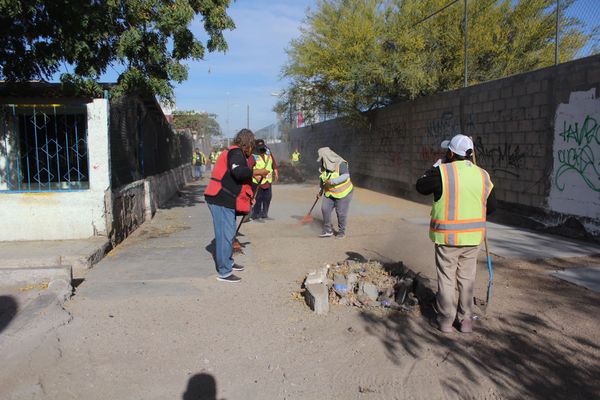 Realiza Ayuntamiento jornada de
limpieza en la colonia 8 de Octubre