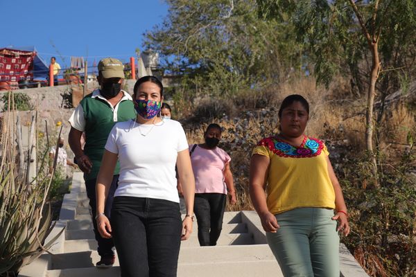 Atiende Alcaldesa a vecinos de la colonia Loma Linda