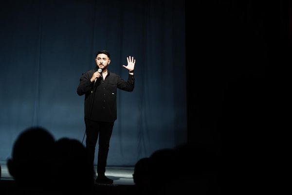 Asisten más de 200 estudiantes a la conferencia de Carlos Rizo en La Paz