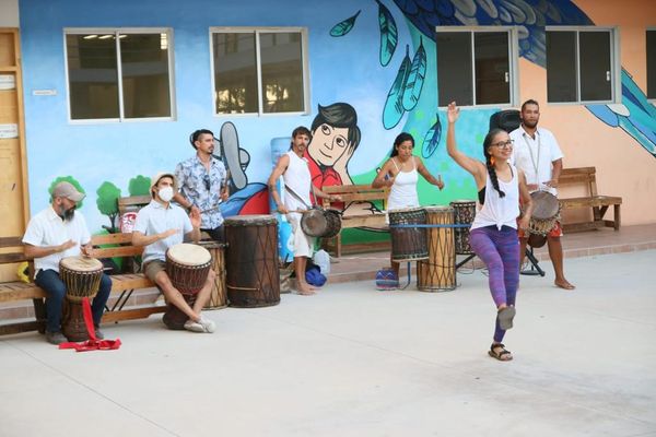 Presentan espectáculo de percusiones africanas en La Paz