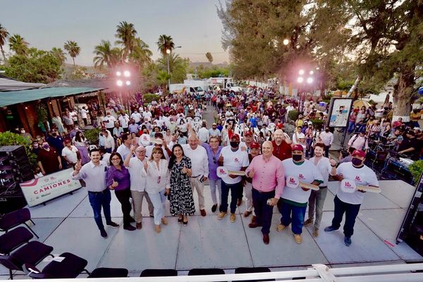Entrega Ayuntamiento de La Paz dos camiones recolectores en Todos Santos