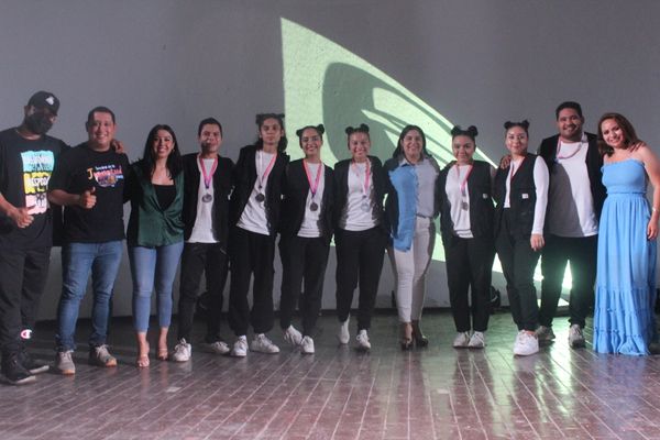 Premian a equipo ganador del Concurso de Baile Juvenil