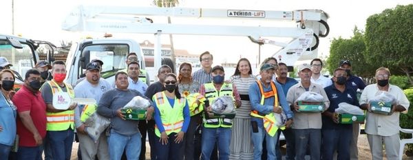 Entrega Alcaldesa grúa eléctrica de canasta para alumbrado público