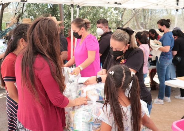 Entrega DIF La Paz 213 apoyos a los habitantes de Los Planes