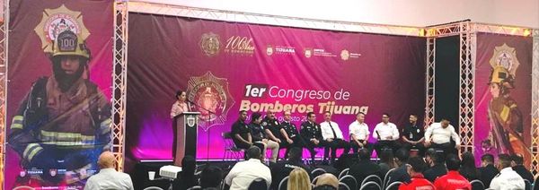 Firman Bomberos de La Paz convenio de colaboración con Bomberos de San Diego