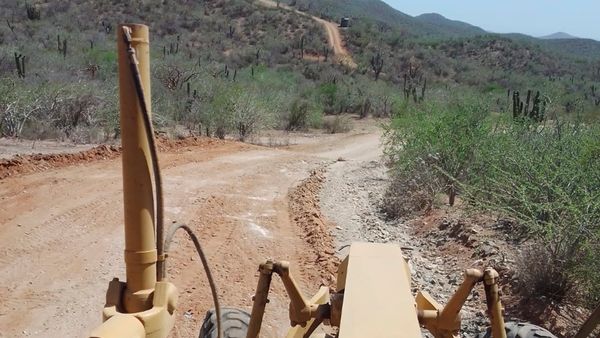 Continúa Ayuntamiento la rehabilitación de caminos rurales