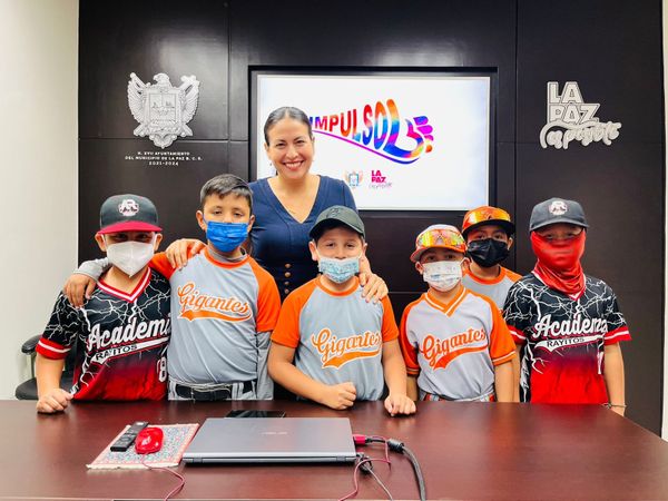 Recibe Alcaldesa a integrantes de Selección de Béisbol U8 que participarán en el  Nacional