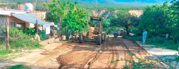 Rehabilita Servicios Públicos las calles y caminos de San Bartolo