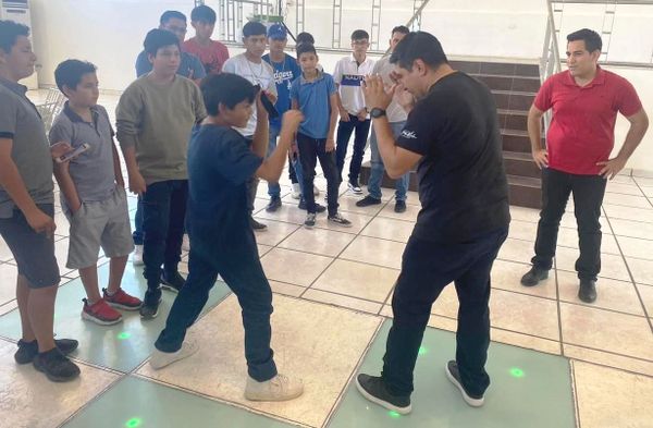 Sostiene Erik “Terrible” Morales encuentro con boxeadores paceños