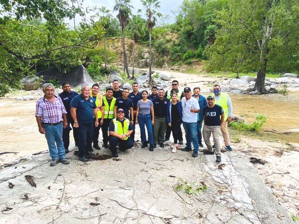 Brinda Ayuntamiento de La Paz ayuda a familias de San Antonio de la Sierra