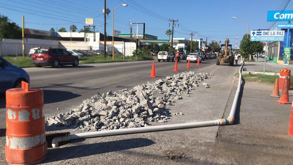 Trabaja OOMSAPAS La Paz en la reposición del colector en Isabel la Católica y Márquez León