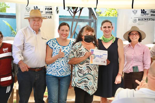 Entrega Ayuntamiento apoyos a los pobladores de San Antonio y Los Planes