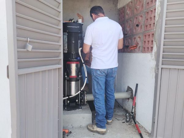 Instala OOMSAPAS La Paz equipo que mejorará el servicio de agua en colonia Calafia y Cola de la Ballena