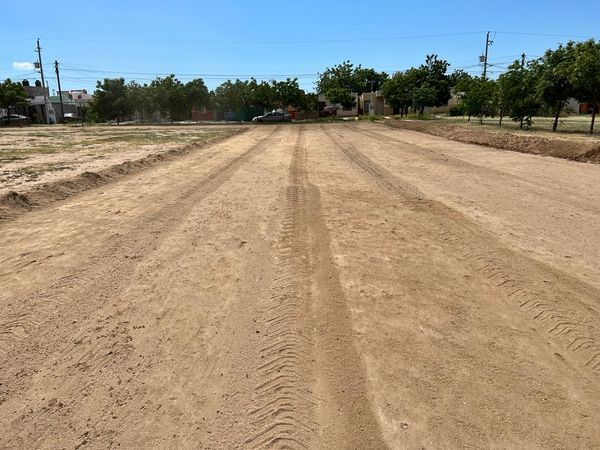 Realizan nivelación de campos en colonia Tabachines y Ayuntamiento