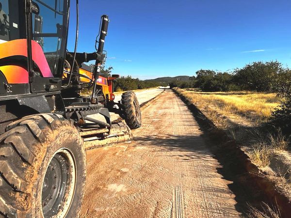 Se nivelaron 7.7 kilómetros de caminos vecinales en la ciudad por parte de Servicios Públicos