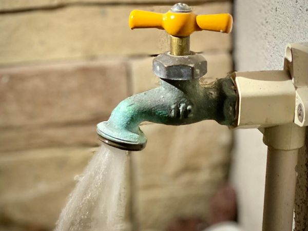 A través del OOMSAPAS La Paz, fueron suministradas con agua potable 106 colonias, el día 08 de noviembre