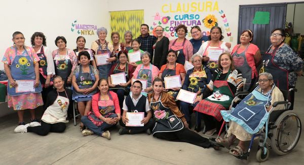 Clausura DIF La Paz Curso de Pintura, Corte y Confección