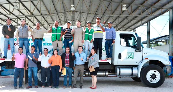 Entrega Ayuntamiento de La Paz una pipa nueva para la delegación de Los Dolores