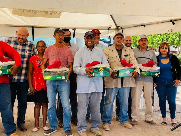 Entregan más de 191 uniformes a personal del área de recolección