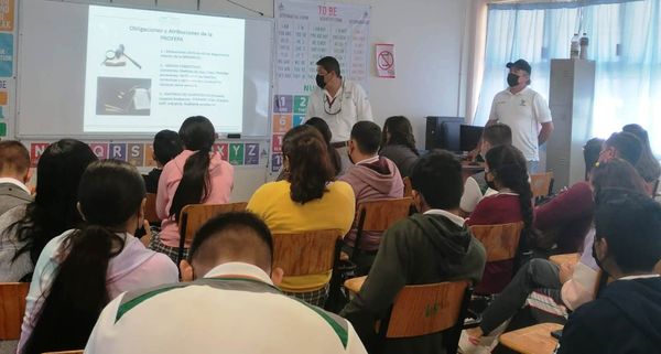 Imparten pláticas sobre el cuidado del medio ambiente en el CECyTE 09 de Los Planes