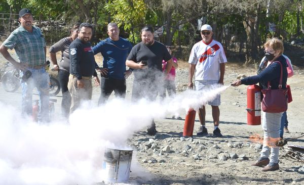 Imparte Protección Civil capacitación de manejo de extintores  en San Antonio