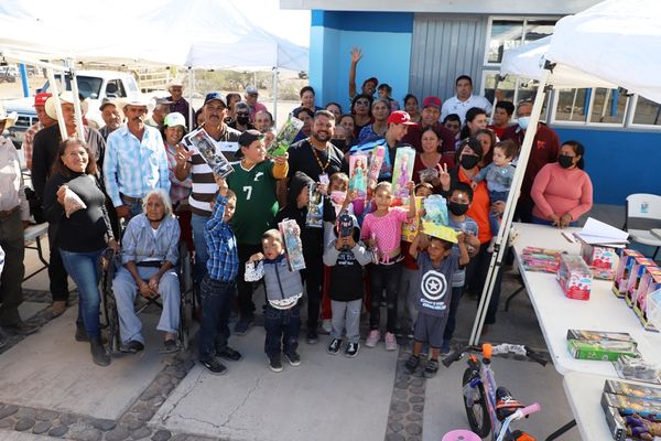 Entrega DIF Municipal La Paz 532 juguetes a niñas y niños de la zona rural